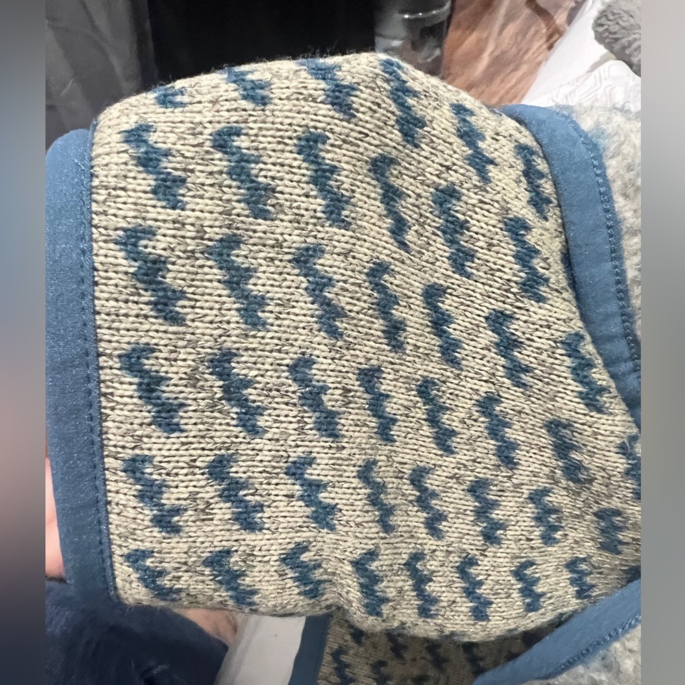 L.L. Bean Women's Blue and Tan Patterned Sweater - Picture 8 of 8